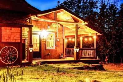 a small house with a porch with lights on it at Villa Gran Sasso in Hunter