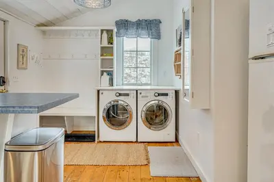 a laundry room with two washer and dryer at 12 Mi to Bromley Mtn Ski Resort Quiet Hideaway in Manchester Center