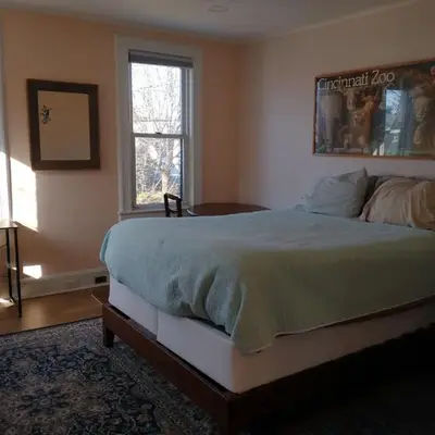 3 Bedroom Apartment 30 Minutes to New York No Car Needed
