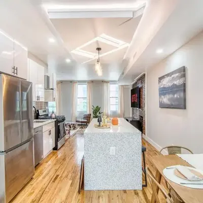 Pent House on Bruckner New Luxe 2BR 2BA King Bed Fast Wi-Fi 15 Mins to Times Square