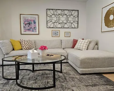 a living room with a couch and a coffee table at Bright Modern 2-bedroom apartment - Prime Astorioa - near subway in Woodside