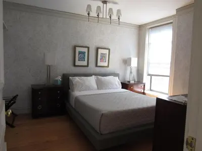 a bedroom with a bed and a window at Washington Park Inn in Albany