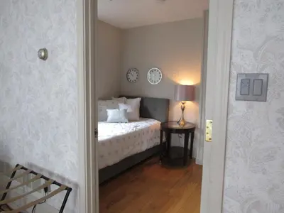 a bedroom with a bed and a table with a lamp at Washington Park Inn in Albany