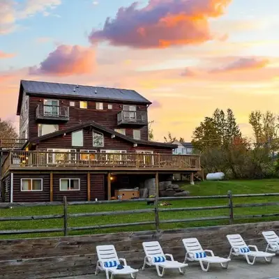 Mins to Hunter Mountain • Sleeps 36 • Pool Spa Games Bar Cozy Peaks Lodge by AvantStay