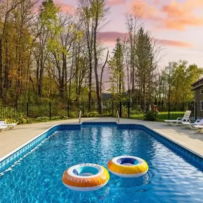 Sleeps 40 • Heated Pool • Hot Tub • Fire Pit • Game Room Brookside Mountain Retreat by AvantStay