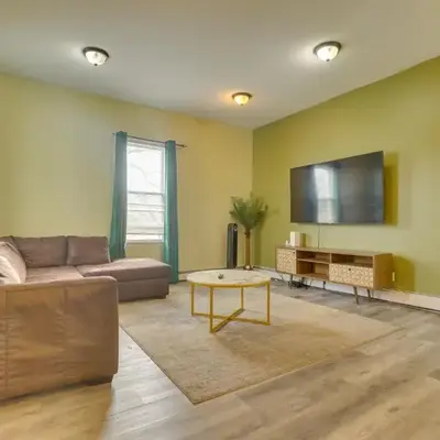 Easy NYC Access Updated Apt Near Parks and Bay!
