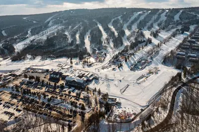 an aerial view of a ski resort in the snow at Mountain View Memories at Northridge in Tannersville