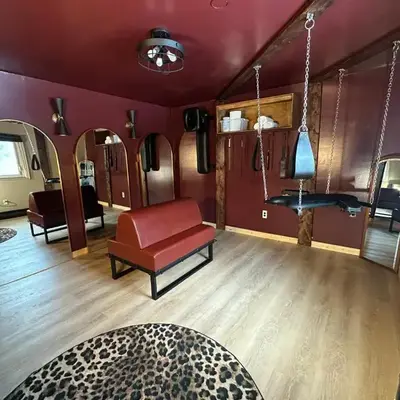 Gilded Cage Escapes - Hidden Playroom For Couples - Private Hot Tub - Mountain Views - Riverfront