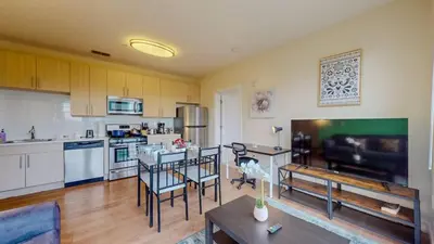 a kitchen and living room with a table and chairs at Stylish Home With Free ParkingFA in Stamford
