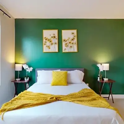 Stylish Home with Free Parking