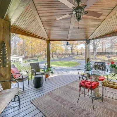 Beautiful and Unique Farmhouse 15 Mi to Saratoga