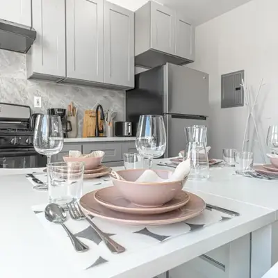 Cozy 2BR Retreat - Near LGA & Subway with W&D