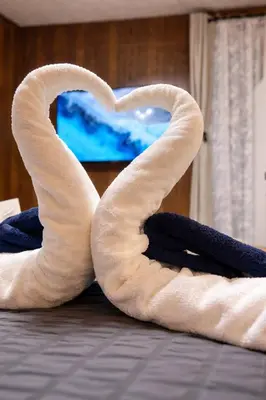 a pair of towels in the shape of a heart at Cozy 3BR Apt in Jersey City! near NYC & Metlife! in Jersey City