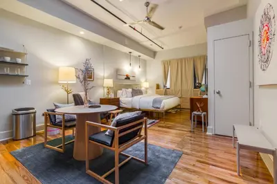 a hotel room with a bed and a table and chairs at Franklin Guesthouse in Brooklyn