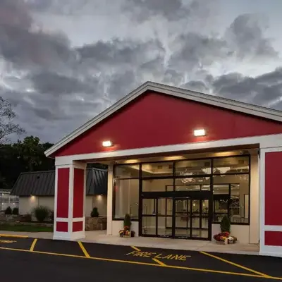 Ramada by Wyndham Hartford North - Bradley Airport