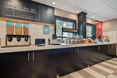 a kitchen with a counter with aasteryasteryasteryasteryasteryasteryasteryasteryastery at Hampton Inn Ridgefield Park in Ridgefield Park