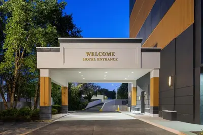 a building with a sign that reads welcome hotel entrance at Courtyard New Haven at Yale in New Haven