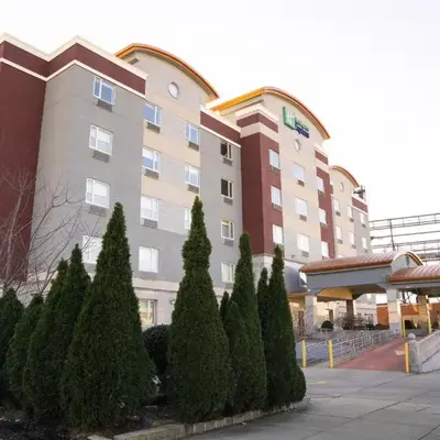 Holiday Inn Express Maspeth by IHG