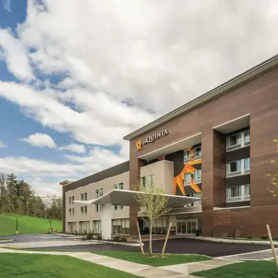 La Quinta Inn & Suites by Wyndham Clifton Park Saratoga Area 1749 Route 9