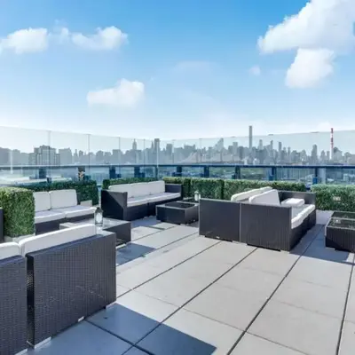 Vista LIC Hotel