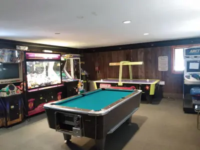 a room with a pool table and arcade games at Mountain Retreat in Wilmington
