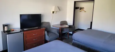 a room with a bedroom with a bed and a tv at Newburgh Inn in Newburgh