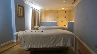 a bedroom with two beds with white sheets at Delamar Greenwich Harbor in Greenwich