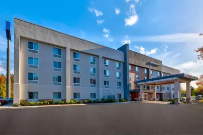 an office building with a parking lot in front of it at Hampton Inn Waterbury in Waterbury