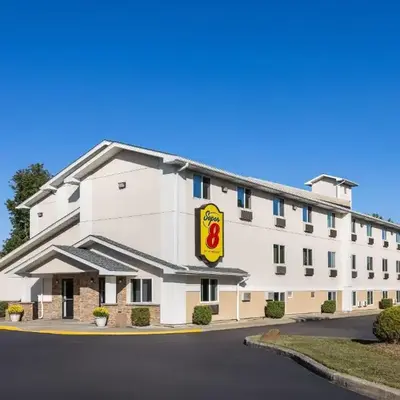 Super 8 by Wyndham Latham - Albany Airport