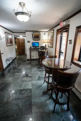 a dining room with a table and chairs at Holland Hotel Free Parking Jersey City in Jersey City