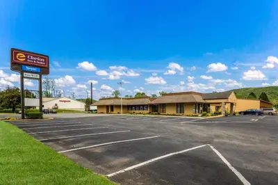 a parking lot in front of a hotel at Fairmount Inn & Suites - Stroudsburg, Poconos in Delaware Water Gap