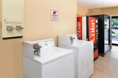 a laundry room with a washer and dryer at Cheshire Welcome Inn in Cheshire