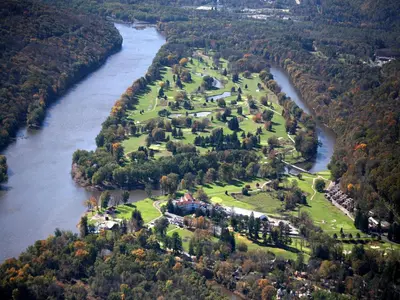 an island in the middle of a river at Shawnee Inn and Golf Resort in East Stroudsburg