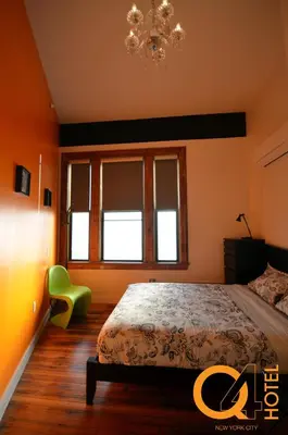 Gallery image of Q4 Hotel and Hostel in Queens