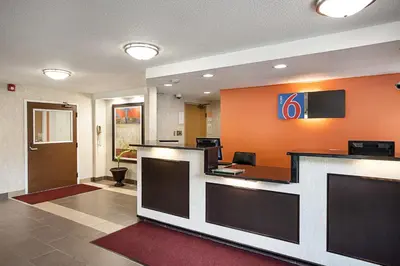 an office with a lobby with a reception desk at Motel 6-Binghamton, NY in Binghamton