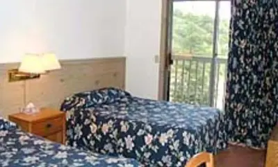 a hotel room with two beds and a window at Austrian Haus Lodge in West Dover