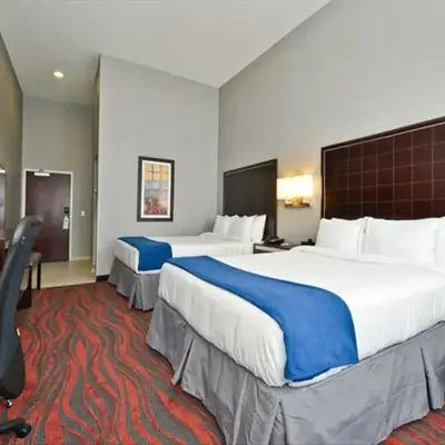 Holiday Inn Express & Suites Utica by IHG