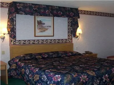 a bedroom with a bed in a hotel room at Passport Inn and Suites - Middletown in Middletown