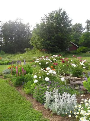 a garden with colorful flowers in a field at Cooper Hill Inn in West Dover