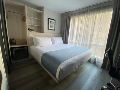 a bedroom with a large bed and a window at Wingate by Wyndham New York Midtown South/5th Ave in New York