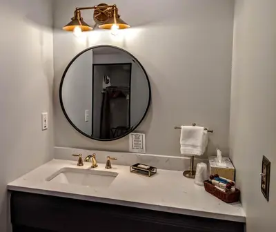 a bathroom with a sink and a mirror at Stanton House Inn in Greenwich