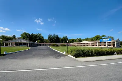 an empty road in front of a building at Americas Best Value Inn at Central Valley-Woodbury in Central Valley
