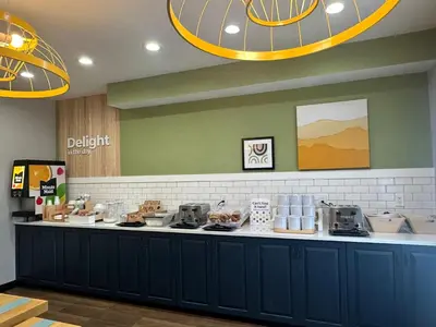 a food counter in a fast food restaurant at Spark by Hilton Guilford in Guilford