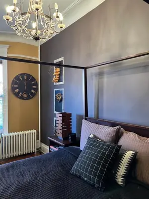 a bedroom with a bed and a clock on the wall at Soul Food 'Mont Morris' in New York
