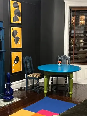 a dining room with a blue table and chairs at Soul Food 'Mont Morris' in New York