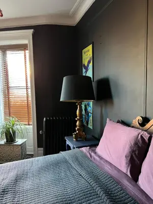 a bedroom with a bed with a lamp on a table at Soul Food 'Mont Morris' in New York