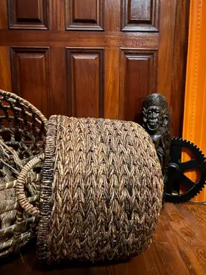 a basket and a statue next to a door at Soul Food 'Mont Morris' in New York