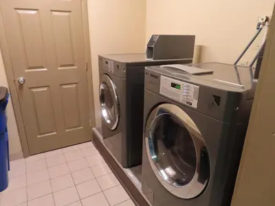 a washing machine and a washer in a room at St Charles Hotel Downtown Hudson in Hudson