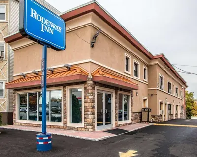 a blue street sign in front of a building at Rodeway Inn Belleville in Belleville