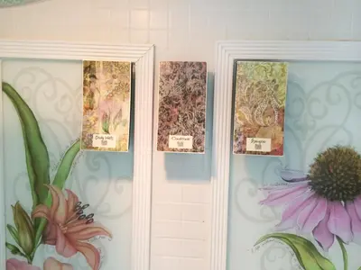 two pictures of flowers are on the wall at The Connecticut River Valley Inn Hartford South/Glastonbury in Glastonbury